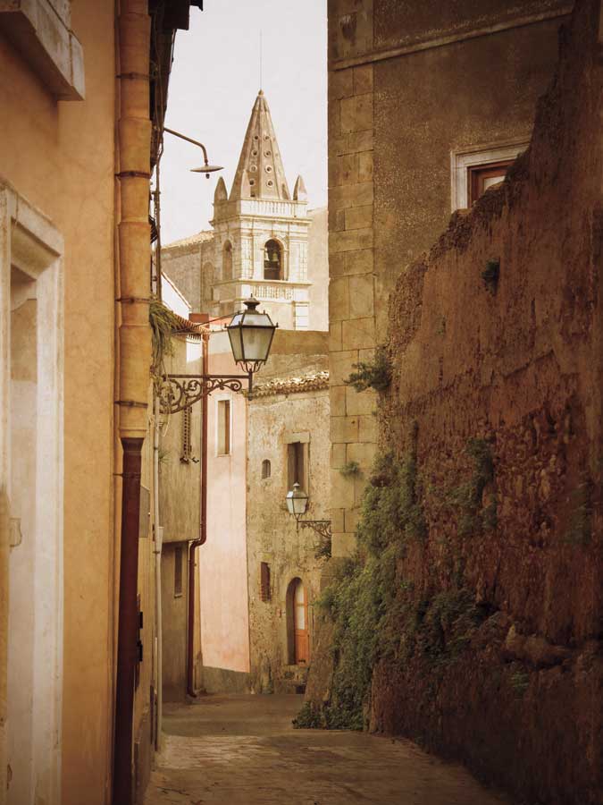 Forza D'Argo Alleyway I by artist Heather Jacks